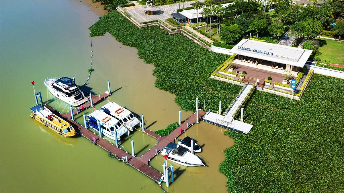Water bus Bến du thuyền
