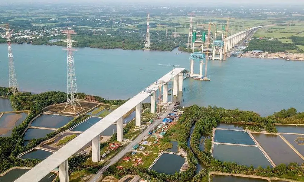 [Ảnh] Công trường cầu Phước Khánh tất bật cho ngày hợp long